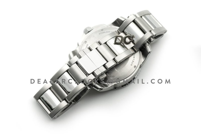 Calibre de Cartier Diver Black Dial in Steel Bracelet