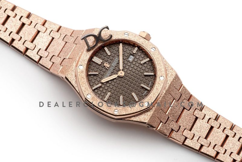 Lady Royal Oak 67650OR Brown Dial in Frosted Rose Gold