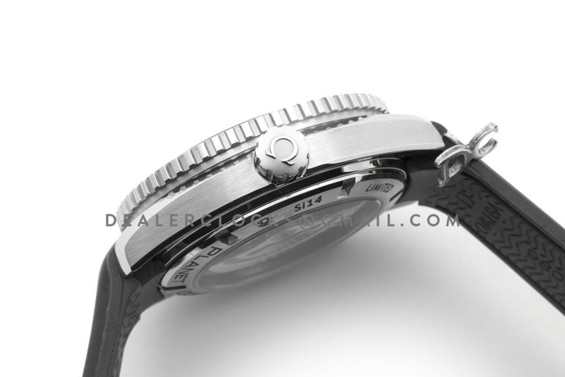 Seamaster Planet Ocean 600m Co-Axial 45.5mm with Silver Markers Black Dial on Black Rubber Strap